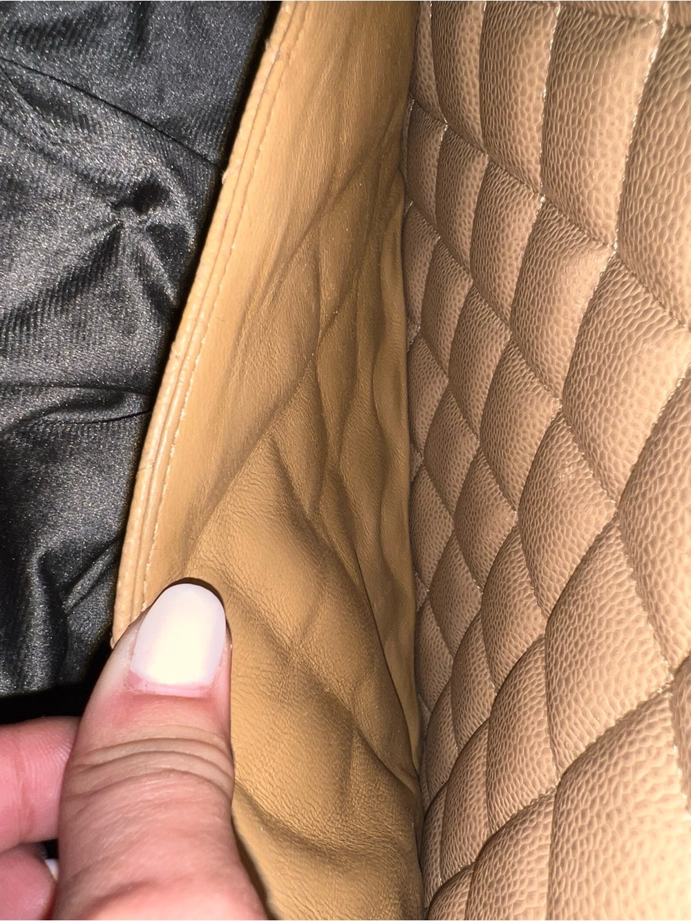Limited Edition, Discontinued Caviar Skin Medallion Tote.  A Rank Condition - Picture 13 of 15